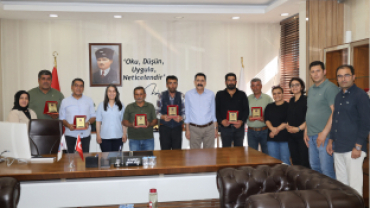 EŞ BAŞKANLARDAN  TEŞEKKÜR PLAKETİ