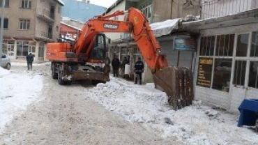 Ağrı Belediyesi Karla Mücadele Çalışmalarına Devam Ediyor