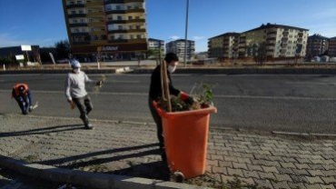 Başkan Sayan, İşçilerle Çöp Toplayarak Farkındalık Oluşturdu