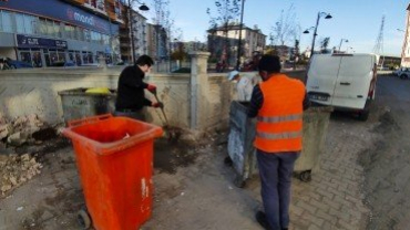 Başkan Sayan, İşçilerle Çöp Toplayarak Farkındalık Oluşturdu