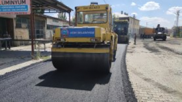 Ağrı Belediyesi, Asfaltlama Çalışmalarına Tüm Hızıyla Devam Ediyor