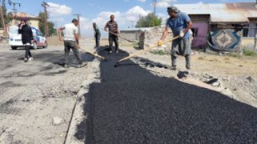 Ağrı Belediyesi, Asfaltlama Çalışmalarına Tüm Hızıyla Devam Ediyor