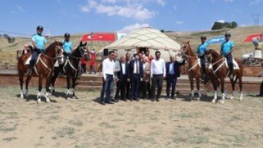 Ağrı Belediyesi, Ahlat Avrasya Kültür Şenliklerine Katıldı