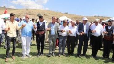 Ağrı Belediyesi, Ahlat Avrasya Kültür Şenliklerine Katıldı