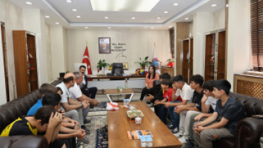 OĞULOBA SPOR KULÜBÜ ÖĞRENCİLERİNE AĞRI BELEDİYESİNDEN FORMA VE ÇANTA DESTEĞİ