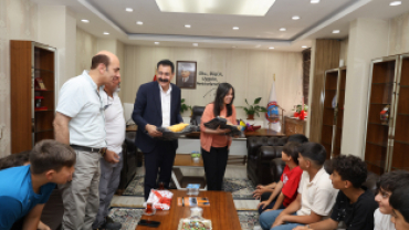 OĞULOBA SPOR KULÜBÜ ÖĞRENCİLERİNE AĞRI BELEDİYESİNDEN FORMA VE ÇANTA DESTEĞİ