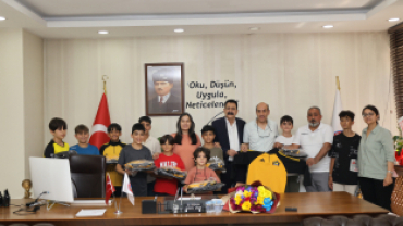 OĞULOBA SPOR KULÜBÜ ÖĞRENCİLERİNE AĞRI BELEDİYESİNDEN FORMA VE ÇANTA DESTEĞİ
