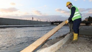 Başkan Sayan, Baret Takıp Beton Döktü