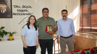 EŞ BAŞKANLARDAN  TEŞEKKÜR PLAKETİ