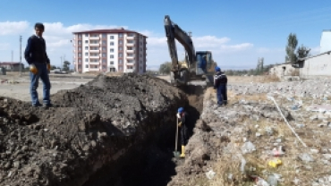 Su ve Kanalizasyon Hattı Çalışmaları Devam Ediyor