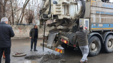 AĞRI BELEDİYESİ YOĞUN YAĞIŞLARA KARŞI SAHADA: TÜM EKİPLER SEFERBER EDİLDİ