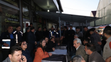 AĞRI BELEDİYESİ EŞ BAŞKANLARI PAZAR ESNAFIYLA BULUŞTU