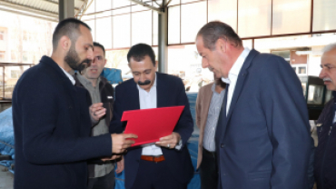 AĞRI BELEDİYESİ EŞ BAŞKANLARI PAZAR ESNAFIYLA BULUŞTU