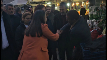 AĞRI BELEDİYESİ EŞ BAŞKANLARI PAZAR ESNAFIYLA BULUŞTU