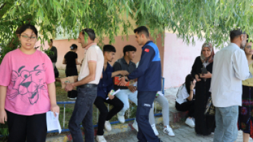 AĞRI BELEDİYESİ YKS ÖĞRENCİLERİNE İKRAMDA BULUNDU