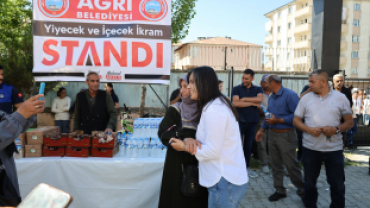 AĞRI BELEDİYESİ YKS ÖĞRENCİLERİNE İKRAMDA BULUNDU