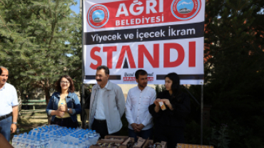AĞRI BELEDİYESİ YKS ÖĞRENCİLERİNE İKRAMDA BULUNDU