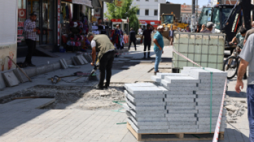 CUMHURİYET CADDESİ’NDE ZEMİN ONARIM ÇALIŞMALARI BAŞLADI