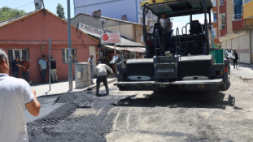 AĞRI BELEDİYESİ ASFALT ÇALIŞMASINA BAŞLADI