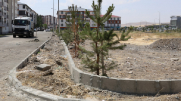 AĞRI BELEDİYESİ KENT GENELİNDE KALDIRIM VE YOL DÜZENLEMELERİNİ SÜRDÜRÜYOR