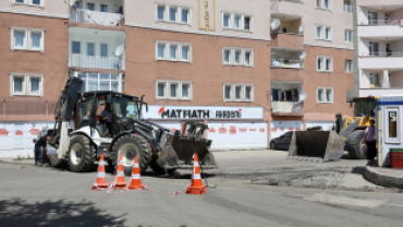 AĞRI BELEDİYESİ KENT GENELİNDE KALDIRIM VE YOL DÜZENLEMELERİNİ SÜRDÜRÜYOR