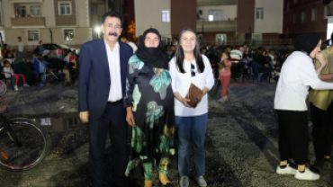 AĞRI BELEDİYESİ’NDEN AÇIK HAVA SİNEMASI ETKİNLİĞİNE YOĞUN İLGİ
