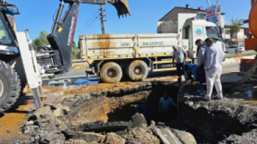 YENİ VAN CADDESİNDEKİ SU ARIZASI ONARILDI