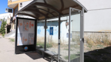 AĞRI BELEDİYESİ YENİ BEKLEME DURAKLARI YAPIYOR