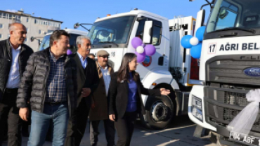 AĞRI BELEDİYESİ YENİ HİZMET ARAÇLARINI KONVOY GEÇİŞİYLE HALKA TANITTI