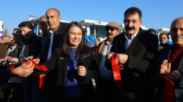 AĞRI BELEDİYESİ YENİ HİZMET ARAÇLARINI KONVOY GEÇİŞİYLE HALKA TANITTI