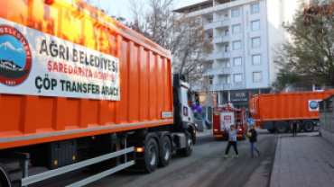 AĞRI BELEDİYESİ YENİ HİZMET ARAÇLARINI KONVOY GEÇİŞİYLE HALKA TANITTI