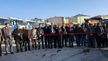 AĞRI BELEDİYESİ YENİ HİZMET ARAÇLARINI KONVOY GEÇİŞİYLE HALKA TANITTI