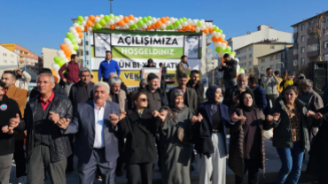 DENGBEJ ŞAKÎRO KENT MEYDANI AÇILDI