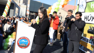 DENGBEJ ŞAKÎRO KENT MEYDANI AÇILDI