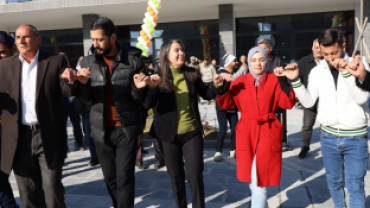 DENGBEJ ŞAKÎRO KENT MEYDANI AÇILDI