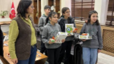 Ağrı Cumhuriyet Ortaokulu’nun yürüttüğü uluslararası eTwinning Projesi  “Use Your Skills for a Green Future (Yeşil Bir Gelecek İçin Becerilerini Kullan) ”  Belediye Eşbaşkanlarımıza tanıtıldı.