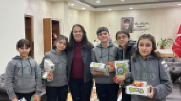 Ağrı Cumhuriyet Ortaokulu’nun yürüttüğü uluslararası eTwinning Projesi  “Use Your Skills for a Green Future (Yeşil Bir Gelecek İçin Becerilerini Kullan) ”  Belediye Eşbaşkanlarımıza tanıtıldı.