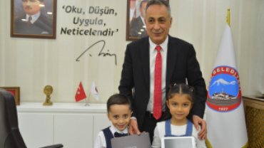 Başkan Karadoğan 23 Nisan'da Makamını Öğrencilere bıraktı.