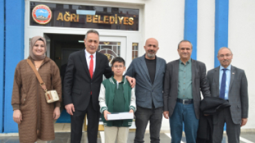Başkan Karadoğan 23 Nisan'da Makamını Öğrencilere bıraktı.