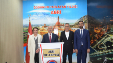 Ulaştırma Eski Bakanı Ahmet Arslan ve Seçim İşleri Başkanı ve Sakarya Milletvekili Ali İhsan Yavuz  Ağrı Belediyesini ziyaret etti.