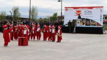 Ağrı Belediyesi Geleneksel Ağrı Mutfağı Tanıtımında Halise Yemeği Tanıttı.