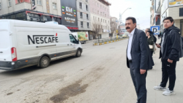 Ağrı Belediyesi Eş Başkanı Memet Akkuş ilk mesaisinde toplu ulaşımı kullandı. 