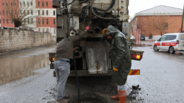 AĞRI BELEDİYESİ YOĞUN YAĞIŞLARA KARŞI SAHADA: TÜM EKİPLER SEFERBER EDİLDİ