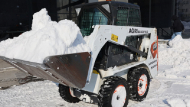 AĞRI BELEDİYESİ EKİPLERİ KARLA MÜCADELE ÇALIŞMALARINI ARALIKSIZ SÜRDÜRÜYOR