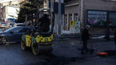 AĞRI BELEDİYESİ ASFALT YAMA ÇALIŞMALARINI SÜRDÜRÜYOR