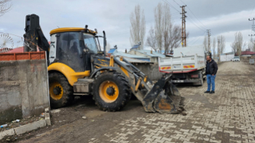 AĞRI BELEDİYESİ YOĞUN YAĞIŞLARA KARŞI SAHADA: TÜM EKİPLER SEFERBER EDİLDİ